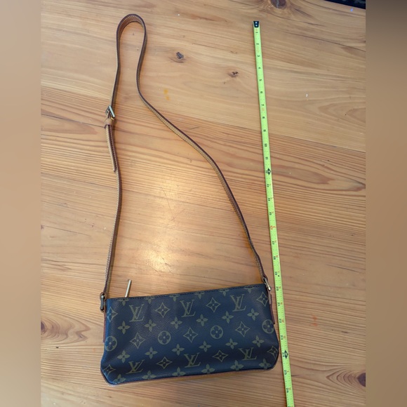 Louis Vuitton Trotteur Crossbody - Picture 6 of 11